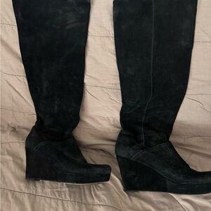 Black Wedge Shoes with Sleek Design